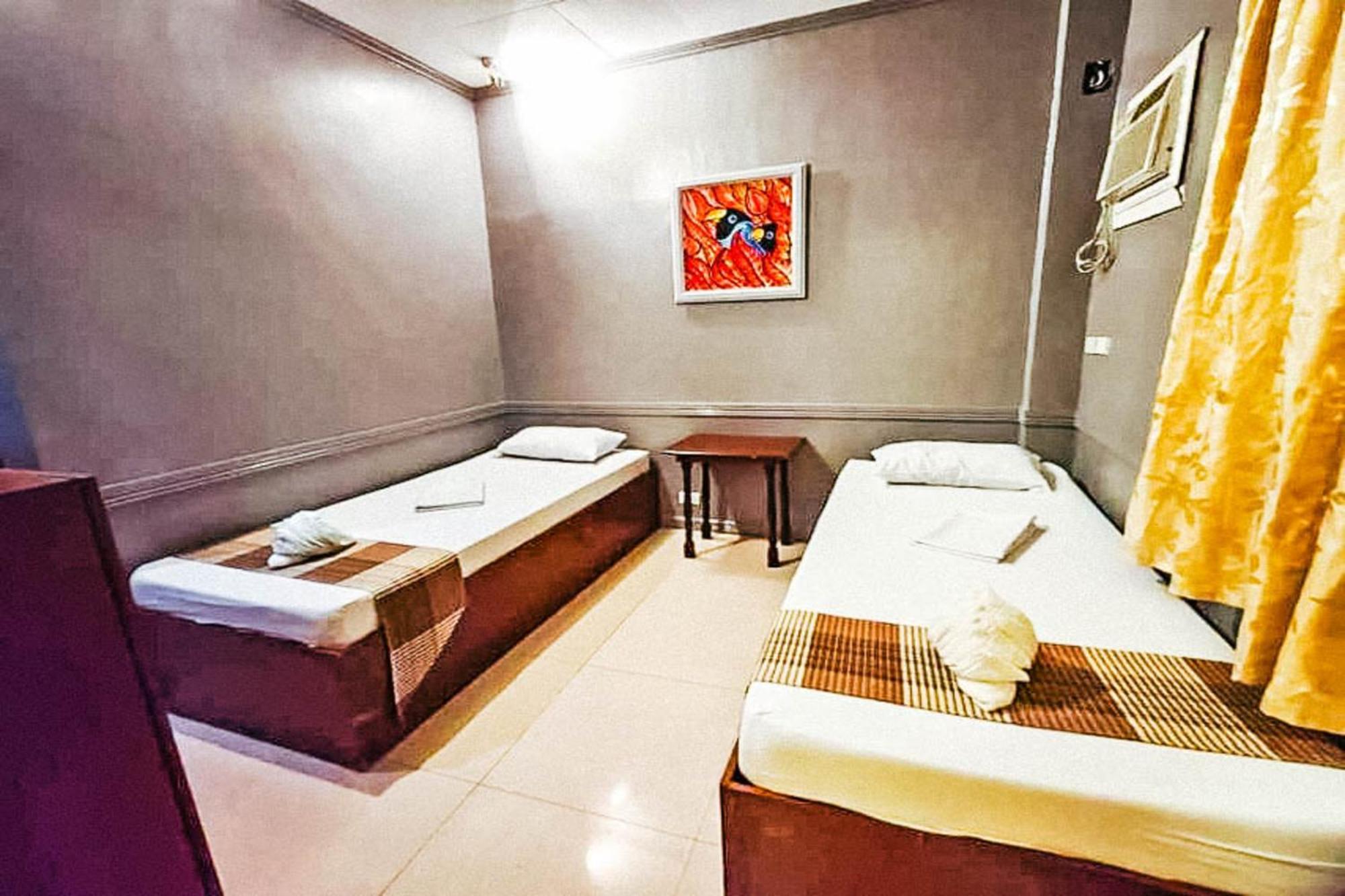 Mbg Travellers Inn Powered By Cocotel Puerto Princesa Rom bilde
