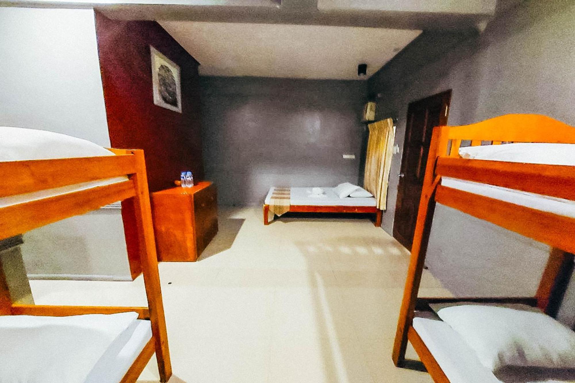 Mbg Travellers Inn Powered By Cocotel Puerto Princesa Rom bilde