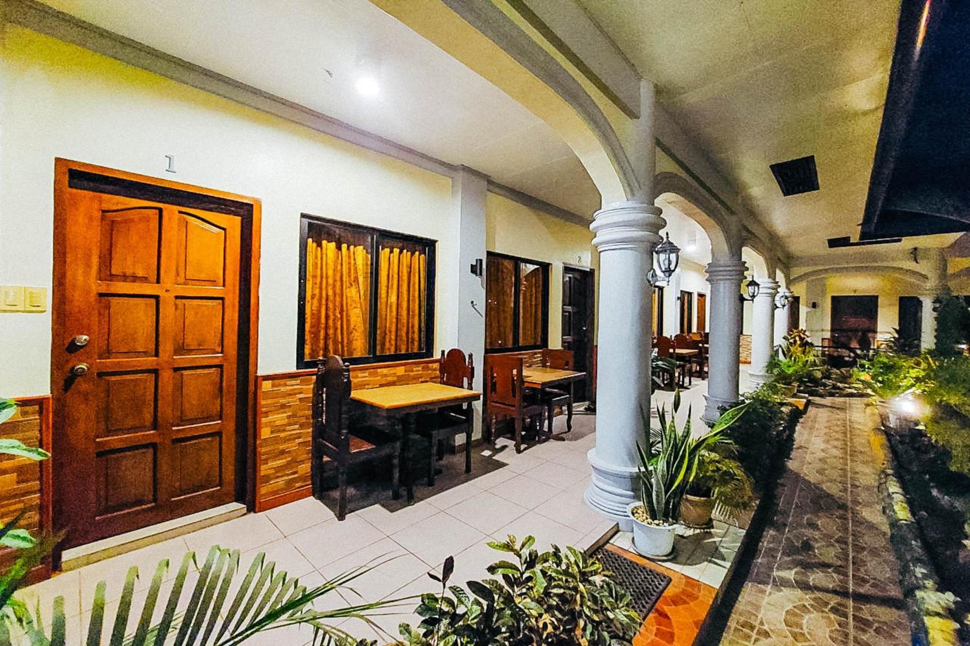 Mbg Travellers Inn Powered By Cocotel Puerto Princesa Eksteriør bilde